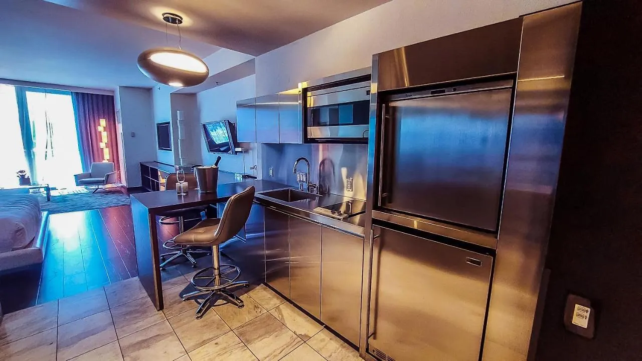 Luxury 53Rd Flr Condo With Amazing Sunset View & Balcony No Refee At Palms Place location